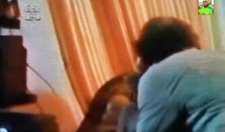 Dolce adolescente scopa vecchio cuoco e ingoia sperma donne troie nude in cucina