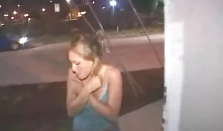 Due amici video hard donne nude filmano e scopano una mamma calda