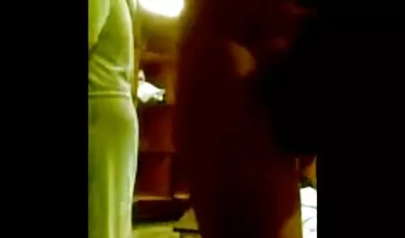 Hot lolly invita una rossa carina gratis donne nude per un trio