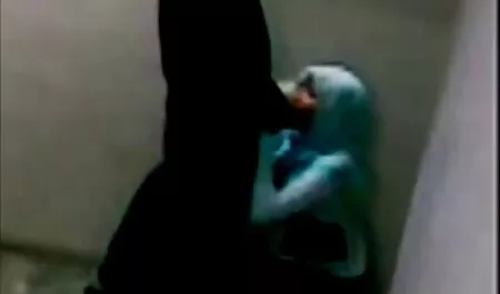 Coppia asiatica si diverte belle signore nude duro sul letto