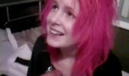 Ragazzi ragazze nude free caldi fanno sesso appassionato all'aperto