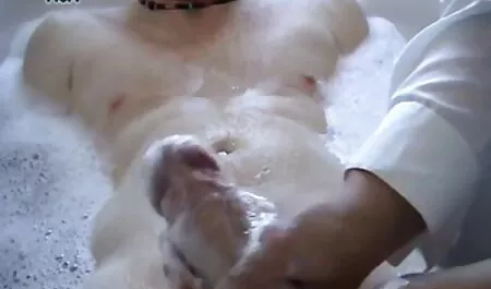 Nero Kelly fa un pompino donne nude gratis a un ragazzo bianco