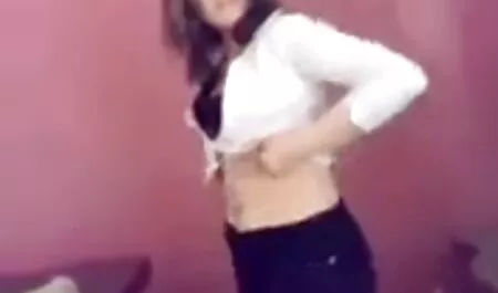 Lei prende un cazzo fresco da donna nuda hard dietro