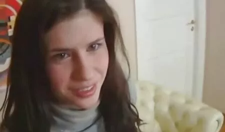 Padrona in video donne nude pelose prigione scopa il suo schiavo
