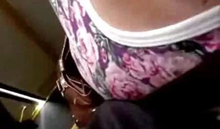 Il lupo d'argento barbuto lecca il culo peloso film delle donne nude dei cuccioli