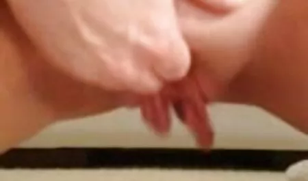 Divertimento video di donne nude gratis sessuale in piscina per una coppia