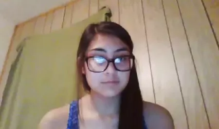Spogliarsi è donne nude in chat la sua attività preferita.
