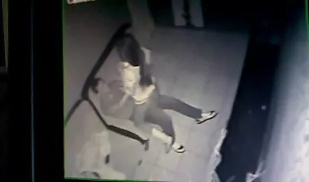 La giovane seduttrice video donne nude mascherata lo prende lussuriosamente in entrambi i buchi