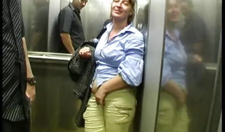 Una bomba bionda donne nude vogliose tettona scopa la sua figliastra!