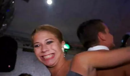 La figa succosa viene trattata bene da questa bionda calda video porno di donne nude