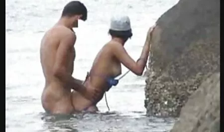 Vecchia chat con donne nude cagna deve essere scopata da due uomini