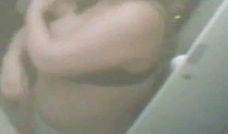 Ragazzi carini si godono il loro tempo in limousine donne nude gratis con sesso orale