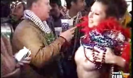 Bella seduzione in bagno fino a quando non sente la belle signore nude masturbazione