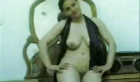 Bella ragazza con figa spessa si diffonde ragazze nude free e fa la pipì
