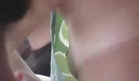 Giovani chat donne nude ragazzi inglesi cazzo nella dispensa