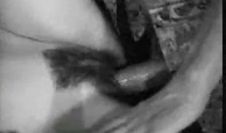 Slut bionda ottiene cazzi neri in ogni buco, Doppia donna nuda hard penetrazione Interrazziale